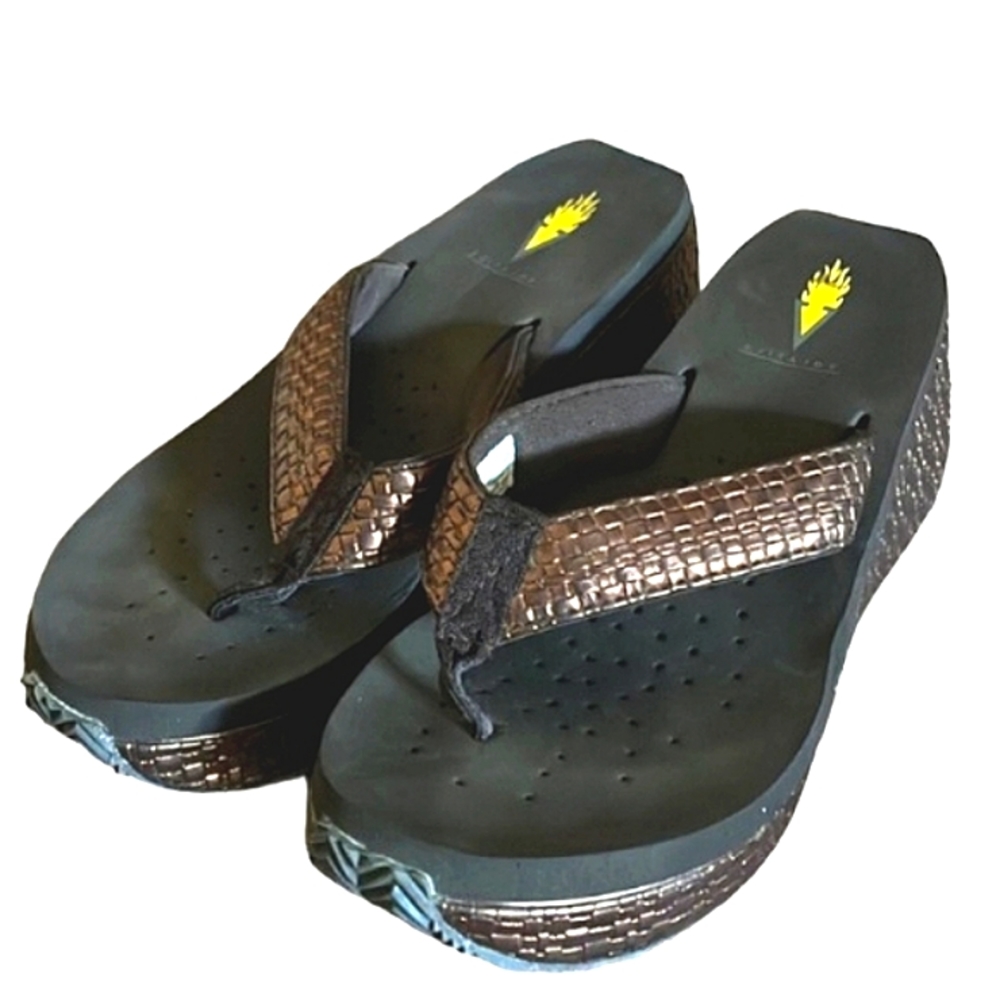 VOLATILE Island Woven Basket Weave Rattan Platform Wedge Thong Sandals EUC